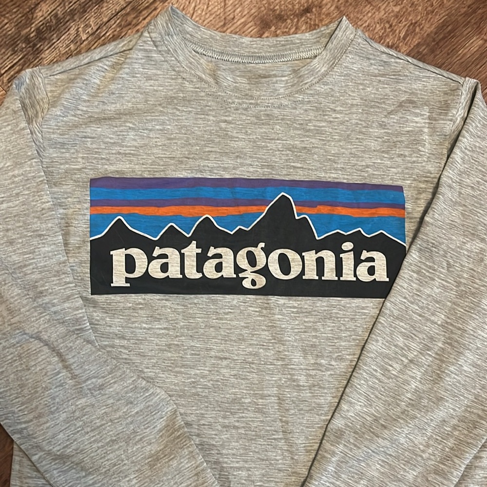 Long Sleeved Patagonia Shirt - Picture 3 of 6